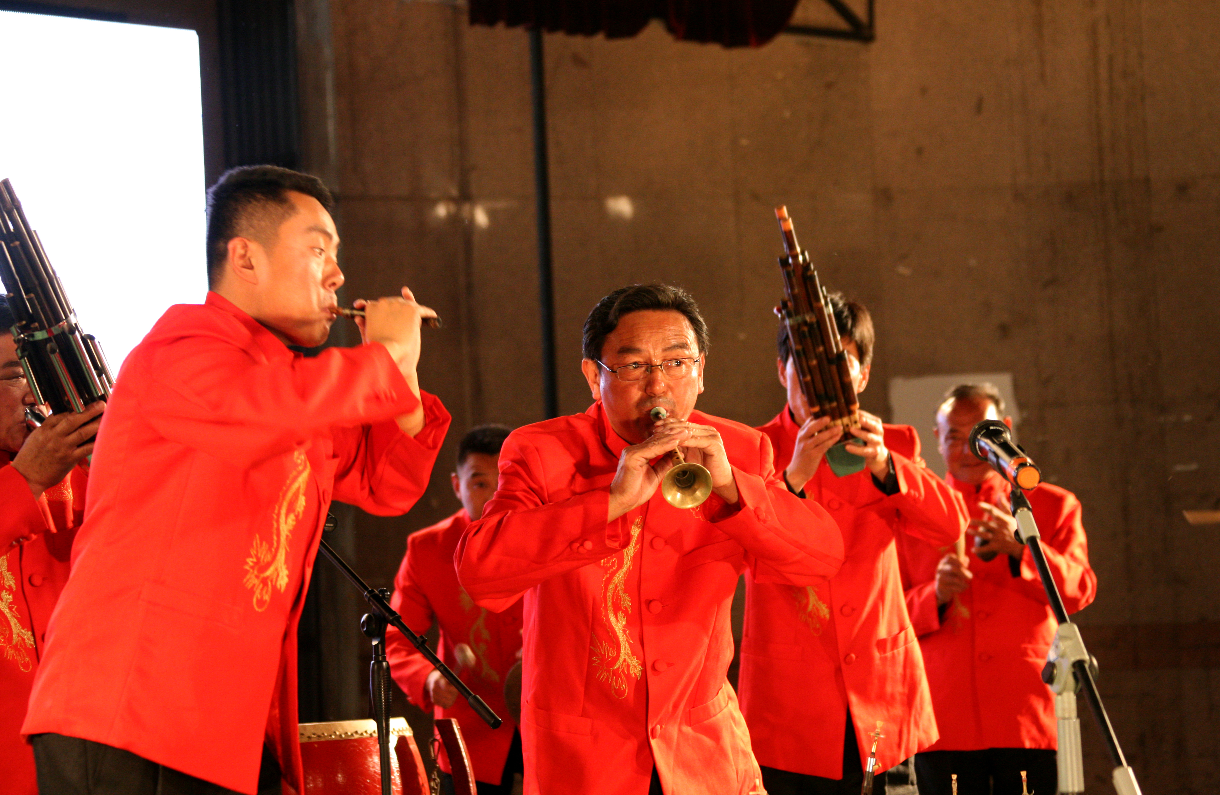 1758610449725301.jpg 2015年丁庆华父子同台演出 拍摄:王崇印.jpg