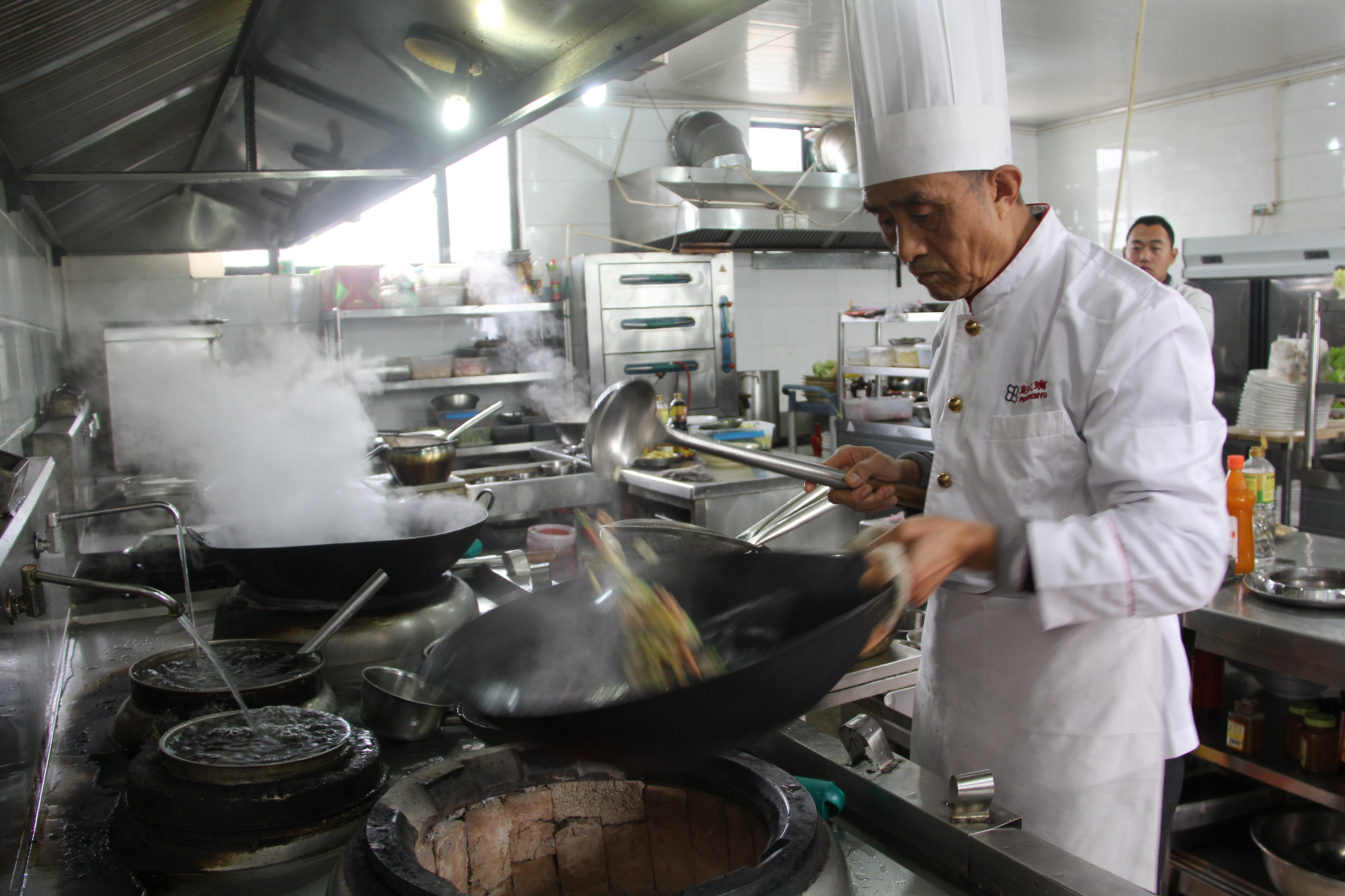 名称：炒什锦丁香豆腐制作，拍摄者：申华，联系方式：15666573331，拍摄地点：孔府庄园，拍摄时间：2015年.JPG